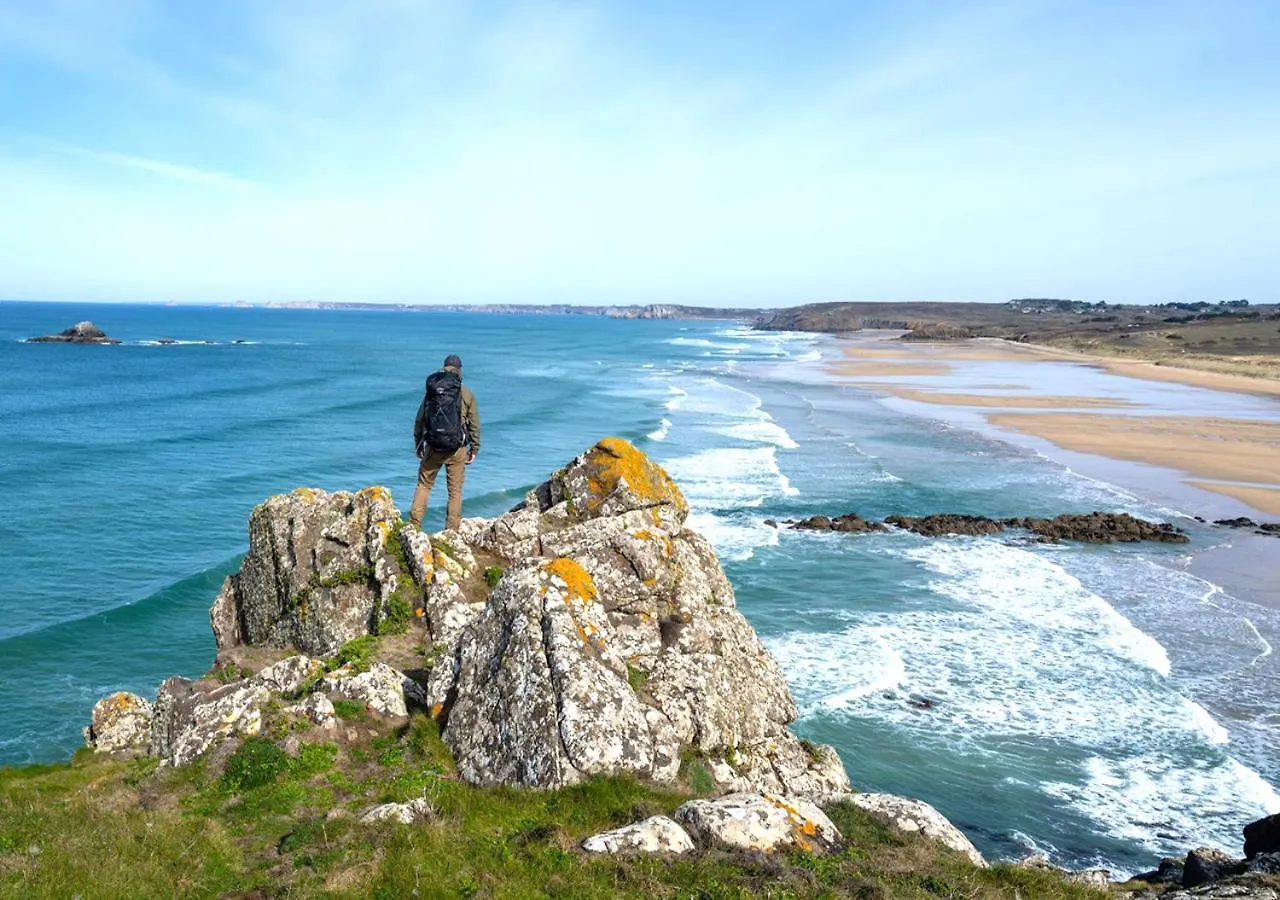 Gite Entre Paimpol Brehat Et Perros Guirec Cote De Granit Rose Vue Terre Mer Plouguiel 0*,  France