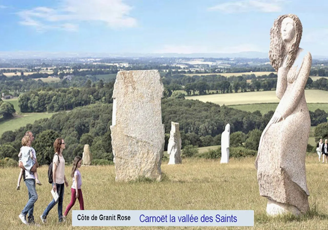 Gite Entre Paimpol Brehat Et Perros Guirec Cote De Granit Rose Vue Terre Mer Plouguiel フランス